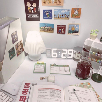 Настолен часовник от Unique – LED светлинен дисплей, Wenxi механизъм, циферблат от закалено стъкло, пластмасов корпус, външно захранване (LED светлинен дисплей; Wenxi механизъм; циферблат от закалено стъкло; пластмасов корпус; външно захранване)