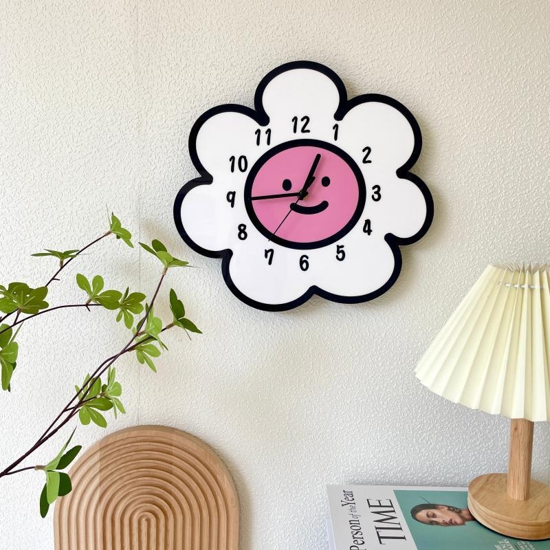 Настолен часовник в карикатурен стил, корпус MDF+PVC, циферблат от закалено стъкло, захранване с батерия тип суха