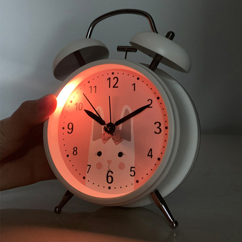 Будилник - кръгъл метален настолен часовник с LED цифри, кварцов механизъм, работа на батерии, карикатурен стил
