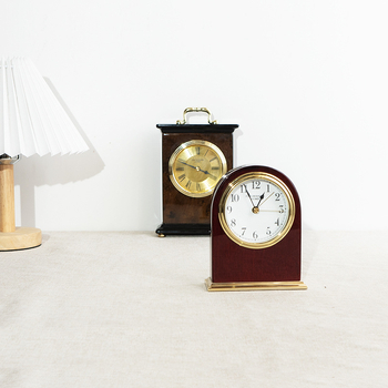 Будилник от масивно дърво, ретро настолен часовник в стил Китай, дневна декорация, тих и модерен дизайн (електронен механизъм, аналогов дисплей, захранване с батерии, дървен корпус, метален циферблат)