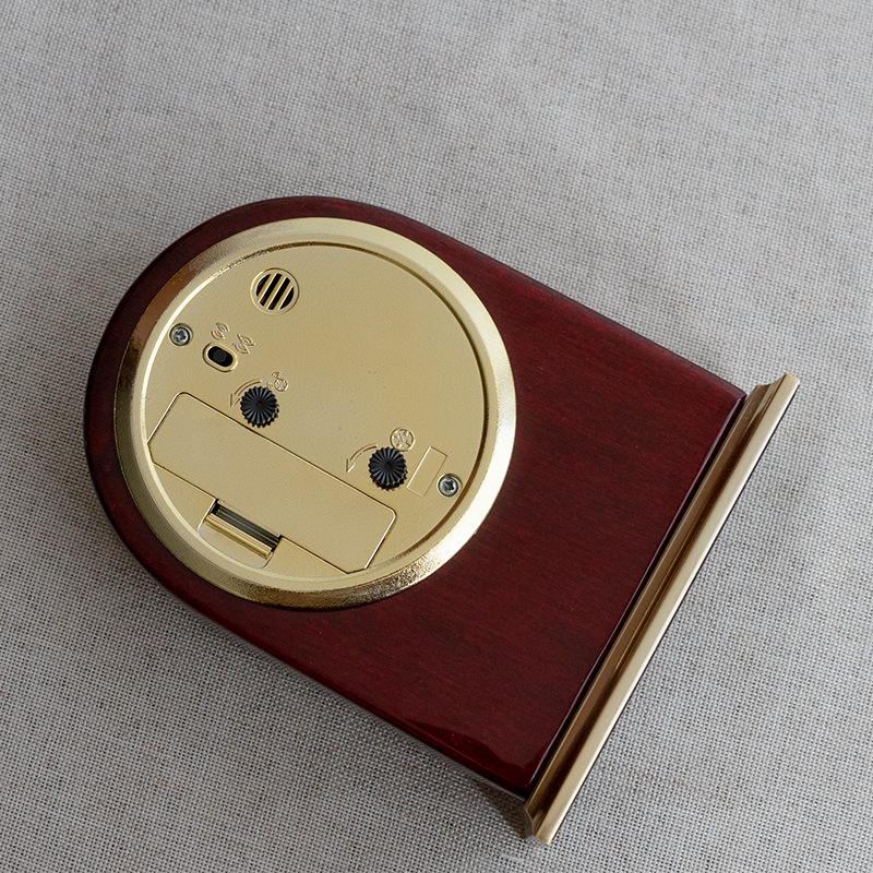 Будилник от масивно дърво, ретро настолен часовник в стил Китай, дневна декорация, тих и модерен дизайн (електронен механизъм, аналогов дисплей, захранване с батерии, дървен корпус, метален циферблат)