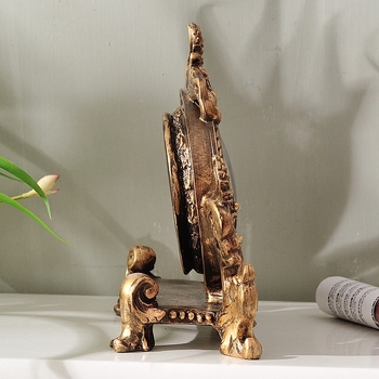 Европейски стил настолен часовник, корпус от смола, циферблат Plexiglas, батерийно захранване, движение със скачащи секунди, радиоконтролиран