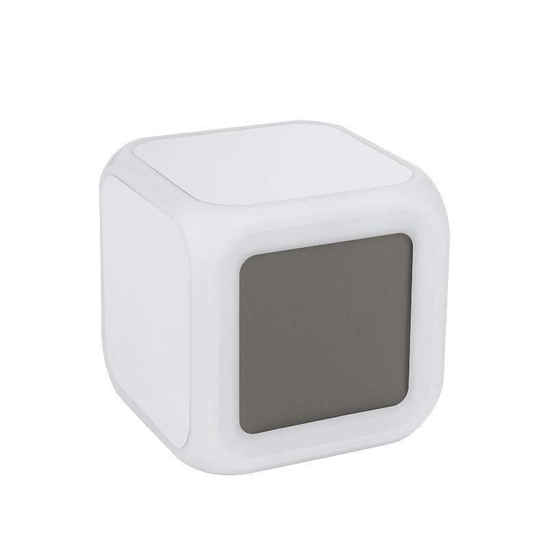 Будилник със LED дисплей – квадратен дизайн, безшумен, светещ, седмичен дисплей, захранван с батерии, пластмасов корпус, възможност за персонализация