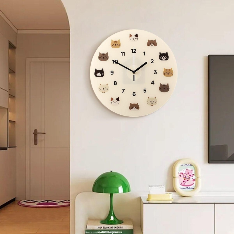 Аналогов стенен часовник, едностранен, безшумен ход, акрилен корпус и циферблат, захранван с батерии.