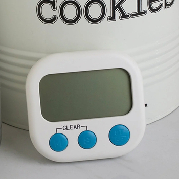 Електронен таймер за тренировки и грижа за външния вид с превключвател, LED дисплей, пластмасов корпус, захранване от батерии, хронограф