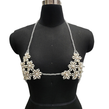 Гръдна верига със цветен мотив, имитационни перли под формата на оризови зърна; подходяща за бански костюм; тяло-верига в златен и сребърен тон – есен 2024
