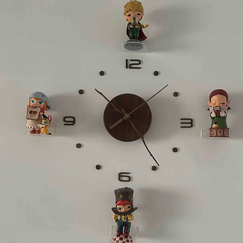 Стенен часовник от орехово дърво, кръгъл циферблат с лице от смола, батериен механизъм, аналогов дисплей с цифри, стил карикатура, подходящ за хол, спалня и офис.