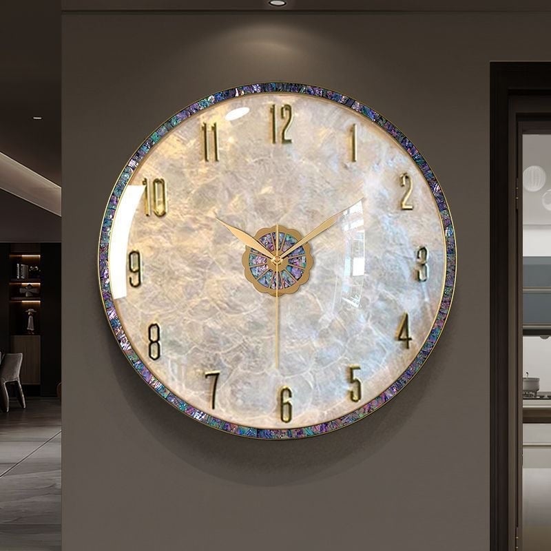 Стилен стенен часовник, модерно минималистичен кръгъл дизайн, механично движение, захранване с батерии, циферблат от черупка