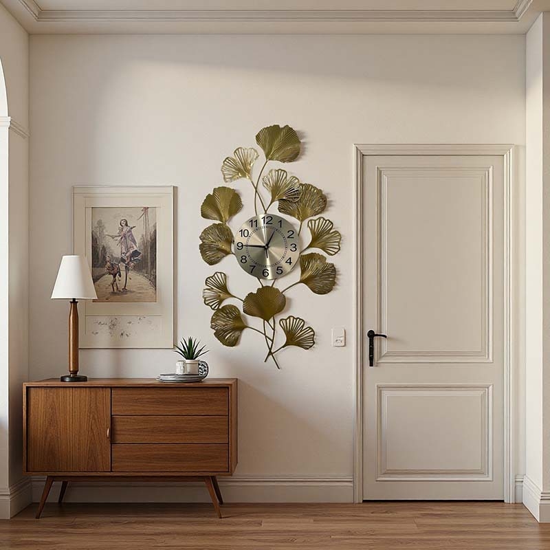Стенно часовник с дизайн на лист гинко, модерен минимализъм, правоъгълна метална лицева част, батерийно захранване и електронно движение