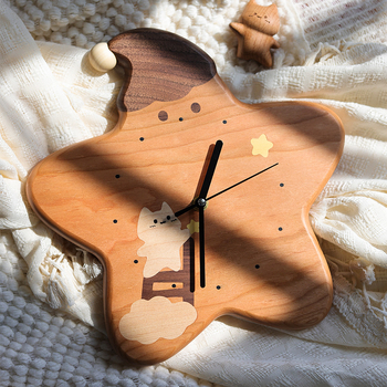 Стилен стенен часовник с дървен циферблат, захранван с батерии, плавен ход на секундата, стил карикатура, едностранен, подходящ за хол
