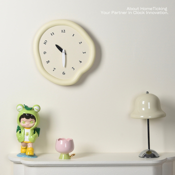 Стeнен часовник C29-B – кварцов механизъм, батерийно захранване, дървен корпус, кожен циферблат