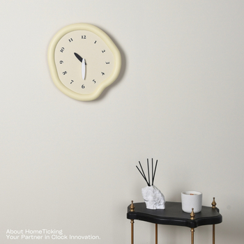 Стeнен часовник C29-B – кварцов механизъм, батерийно захранване, дървен корпус, кожен циферблат