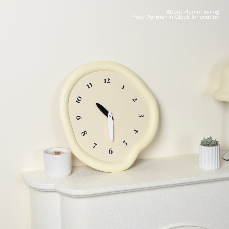 Стeнен часовник C29-B – кварцов механизъм, батерийно захранване, дървен корпус, кожен циферблат