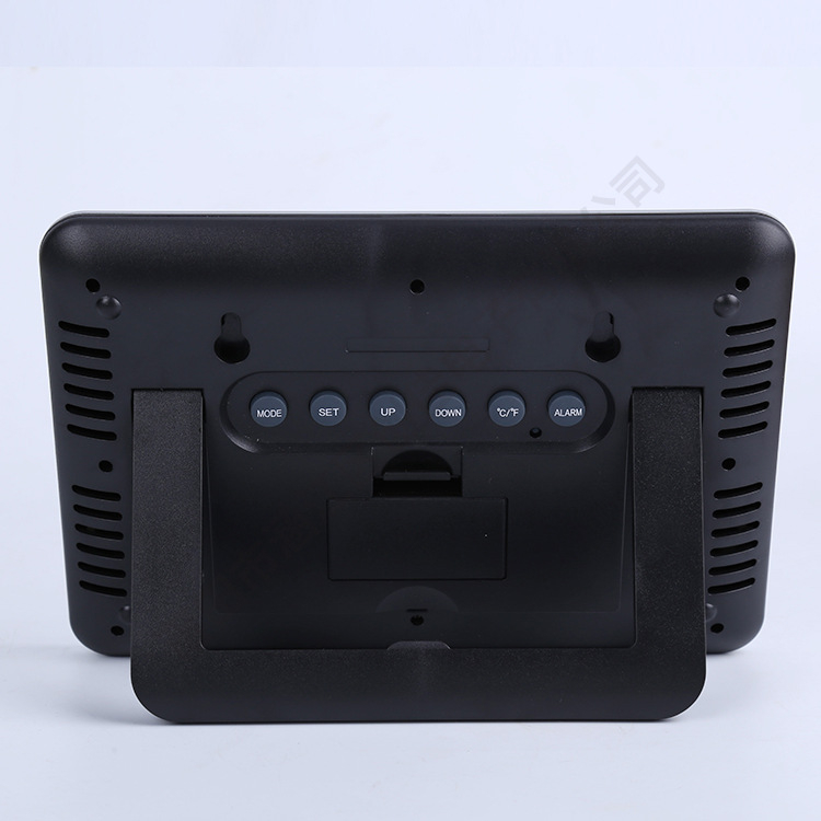 Стенен часовник с голям LCD дисплей, тиха работа, вечен календар и аларма; захранван от батерия