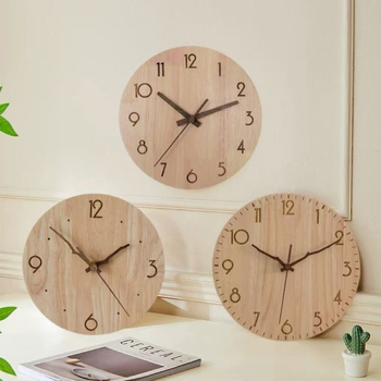 Стилен скандинавски дървен модерен стенен часовник за дневна и трапезария, безшумен декоративен дизайн, метална кутия, циферблат от смола и метал, батерийно захранване, механичен двигател