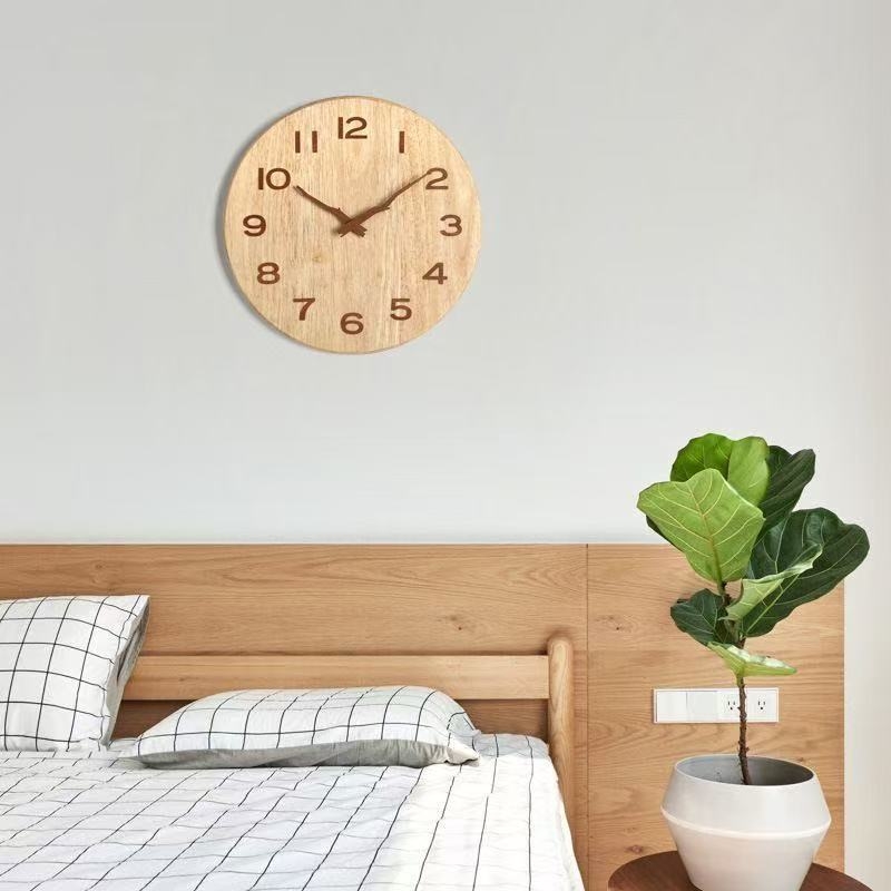 Стилен скандинавски дървен модерен стенен часовник за дневна и трапезария, безшумен декоративен дизайн, метална кутия, циферблат от смола и метал, батерийно захранване, механичен двигател