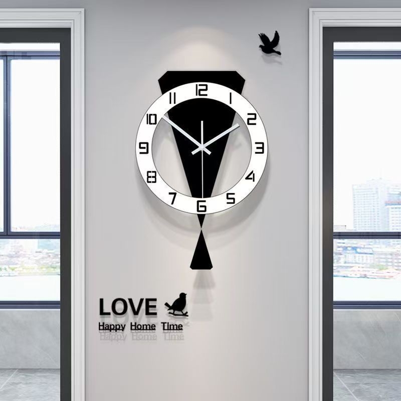 Стенен часовник YT-004, триъгълен дизайн, с плавно движение на секундната стрелка, захранване с сухи батерии