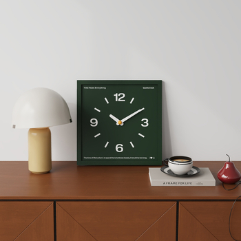 Стенен часовник в скандинавски стил със кварцов механизъм, батерийно захранване, цифров дисплей и възможност за персонализирано лого