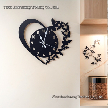 Стенен часовник със сърцевидна форма и черна пеперуда, акрил, модерен дизайн, сканиращи секунди