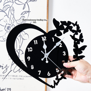 Стенен часовник със сърцевидна форма и черна пеперуда, акрил, модерен дизайн, сканиращи секунди