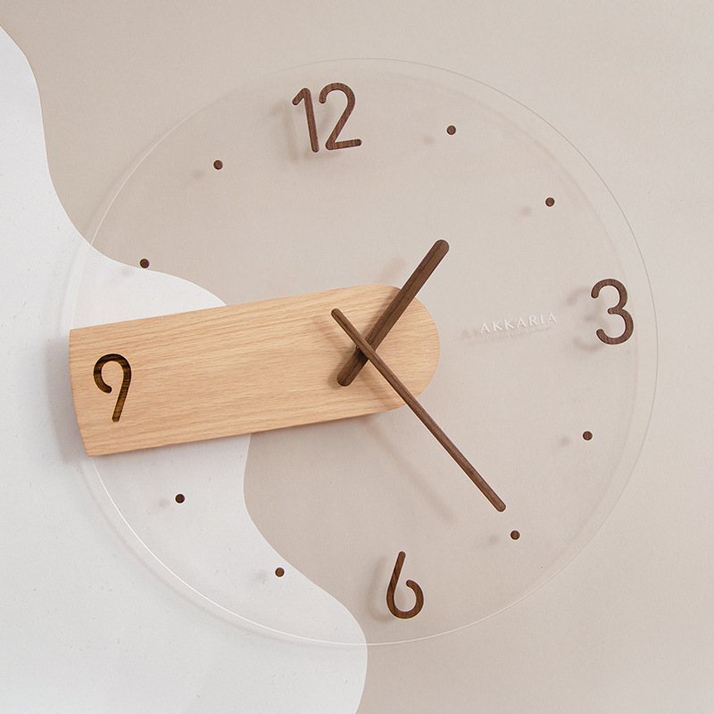 AKKARIA Стенен часовник с дървен корпус, скандинавски минималистичен стил, кръгъл формат, кварцов механизъм, акрилно лице, захранване с батерия