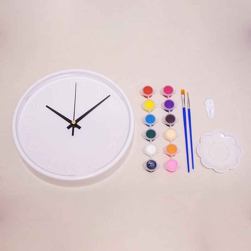 Стенно часовник – кръгъл пластмасов циферблат, батерийно захранване, електронно движение 8878W, показване с ръце и цифри, печат на лого