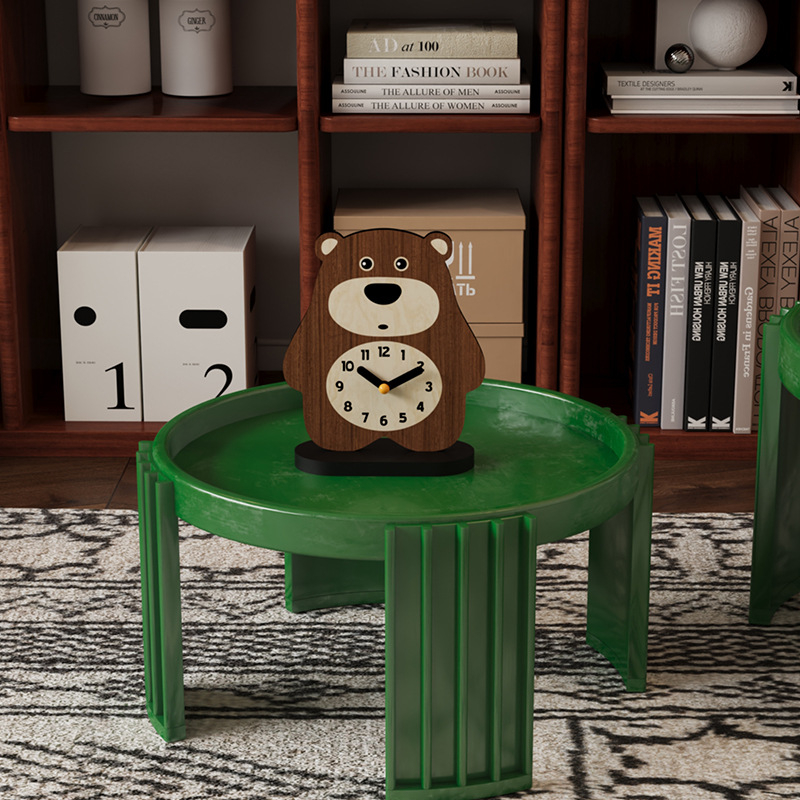 Десктоп часовник с кварцов механизъм, батерийно захранван, овален корпус, нордически стил