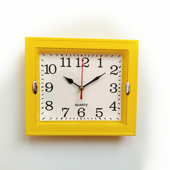 Štvorcové nástenné hodiny, batériové napájanie, kvartsový pohon s krokovým pohybom sekúnd, možnosť potlače loga