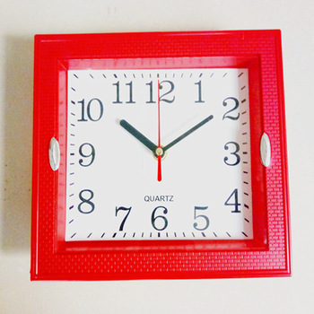 Štvorcové nástenné hodiny, batériové napájanie, kvartsový pohon s krokovým pohybom sekúnd, možnosť potlače loga