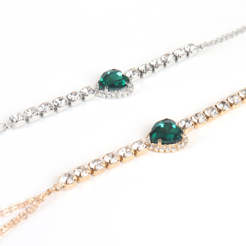 Reťaz na hruď so srdcovými kryštálmi, zliatinové vsadenia s umelými kameňmi, elektroplakovaný povrch