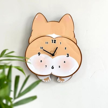 Стенно часовник с Корги – кръгъл дървен корпус, кварцов механизъм, захранван с батерия, едностранен