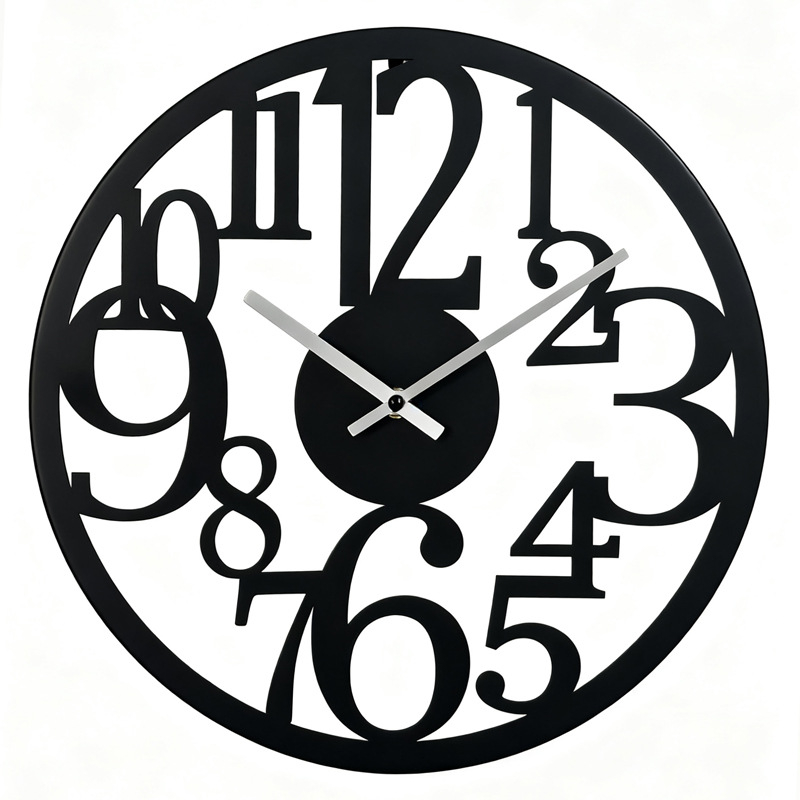 Стилен стенен часовник в скандинавски стил с изрязани цифри, кръгъл метален циферблат, кварцов механизъм, захранван от батерии