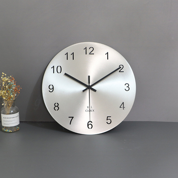 Кръгъл стенен часовник от неръждаема стомана — батерийно захранване, движение с плавен ход на секундата, механизъм Overlord, метален корпус, подходящ за всекидневна, спалня, кабинет, ресторант и антре