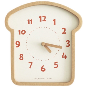 Дървен стенен часовник с покривообразен дизайн, механичен ход, батерийно захранване, пластмасов циферблат; подходящ за дневна, спалня и кабинет.