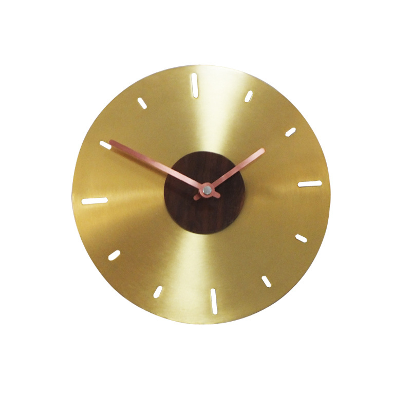 Стенно часовник MR6108 – плавно движение, батерийно захранване, циферблат от метал и черен орех, метален корпус