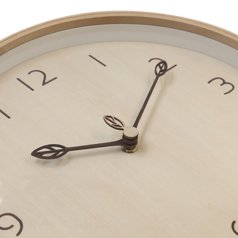 Masívne drevené nástenné hodiny, moderný nordický kruhový dizajn s lístkovými ručičkami, quartz pohyb, model 21888 (batériové napájanie)