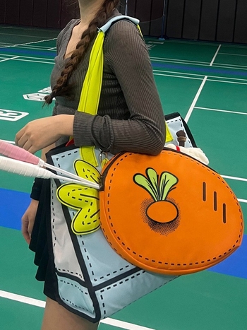 Чанта за ракети за бадминтон и тенис с Radish 3D Tote, закопчаване с велкро, хоризонтална квадратна форма, вътрешни джобове за телефон и лична карта, двойни презрамки