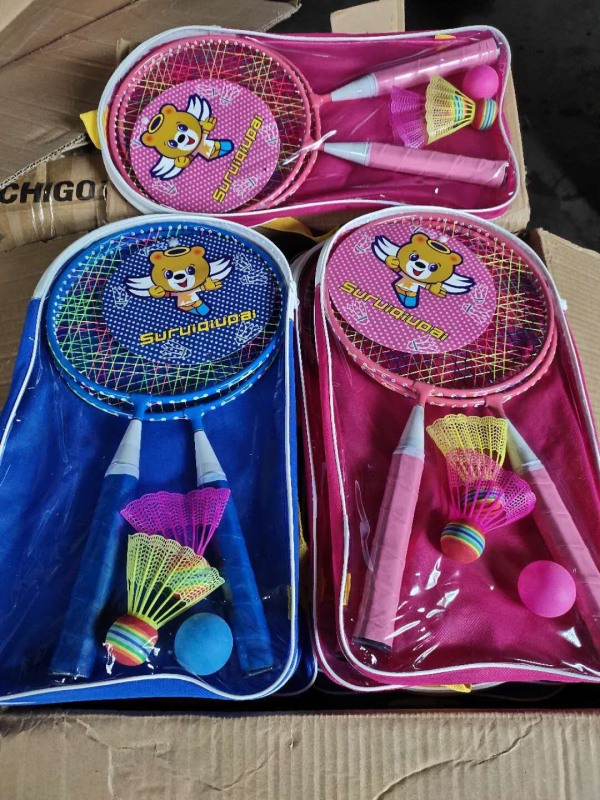 Детски комплект за бадминтон с две ракети и топка, карикатурен дизайн; тегло 95–100 g, рамка от метална сплав, струни найлон, дебелина на дръжката G2