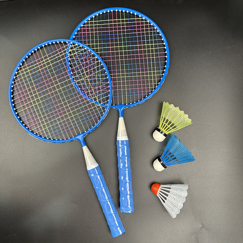 Детски комплект за бадминтон с две ракети и топка, карикатурен дизайн; тегло 95–100 g, рамка от метална сплав, струни найлон, дебелина на дръжката G2