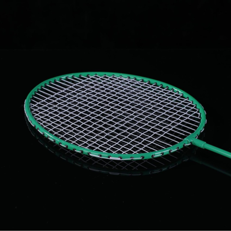 Бадминтон ракета – рамка от железен сплав; найлонови корди; тегло 95–100 г; директен удар; дебелина на дръжката G1 (рамка от железен сплав; найлонови корди; 95–100 г; директен удар; G1)