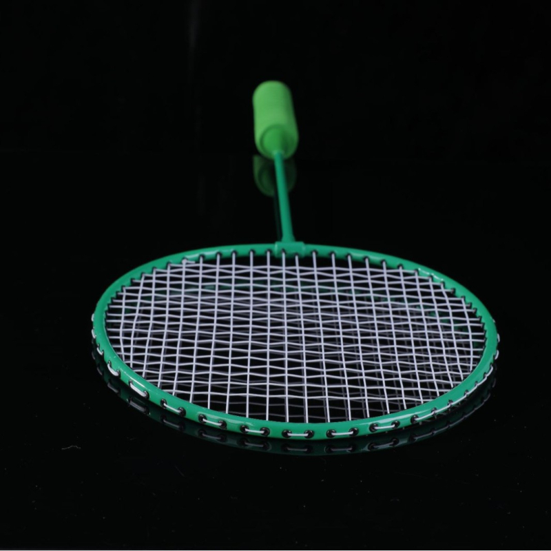 Бадминтон ракета – рамка от железен сплав; найлонови корди; тегло 95–100 г; директен удар; дебелина на дръжката G1 (рамка от железен сплав; найлонови корди; 95–100 г; директен удар; G1)