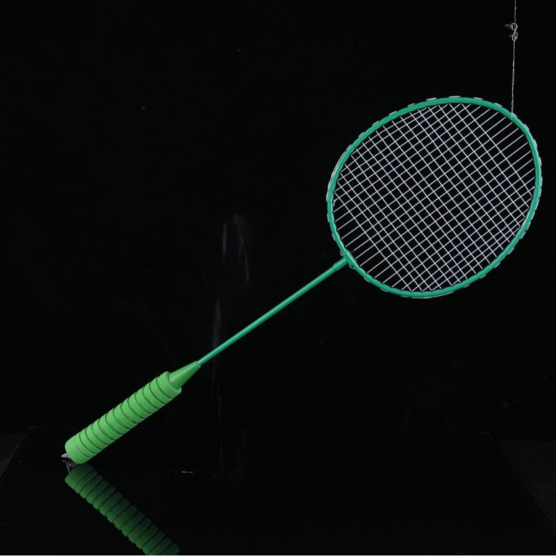 Бадминтон ракета – рамка от железен сплав; найлонови корди; тегло 95–100 г; директен удар; дебелина на дръжката G1 (рамка от железен сплав; найлонови корди; 95–100 г; директен удар; G1)