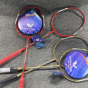 Rachetă de badminton cu cadru din aluminiu, coarda din nylon, greutate 95–100 g, grosimea mânerului G5, tip lovire: lovire orizontală