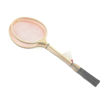 Бадминтон ракета – дървена рамка, фибърна струна, тегло 95–100 g, дебелина на дръжката G1, директен удар