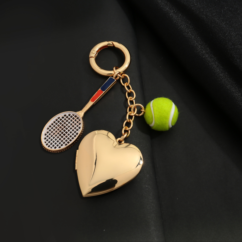 Ключодържател от мед със електроплакиране, спортен стил, сърцевиден мотив, пролет 2025