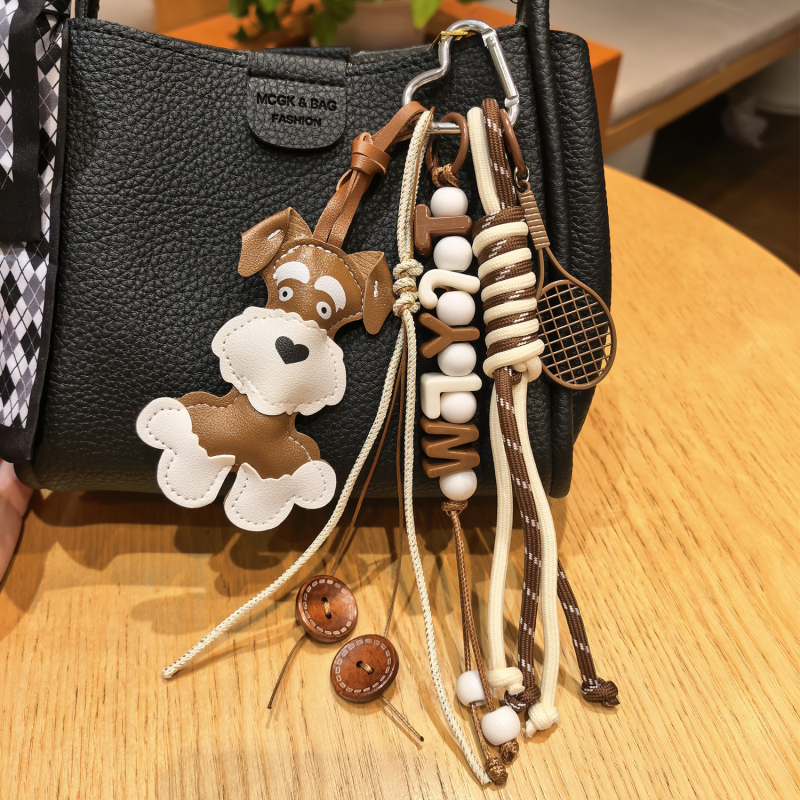 Ръчно изработена украса за чанта с мотив на кученце и тенис ракета, карабинер с въже от изкуствена кожа