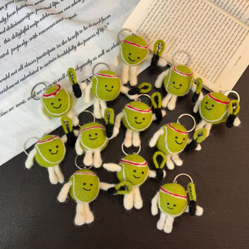 Тенис кукла — висулка за ключодържател от филцована вълна, ръчна изработка, модел тенис, прост стил за чанти