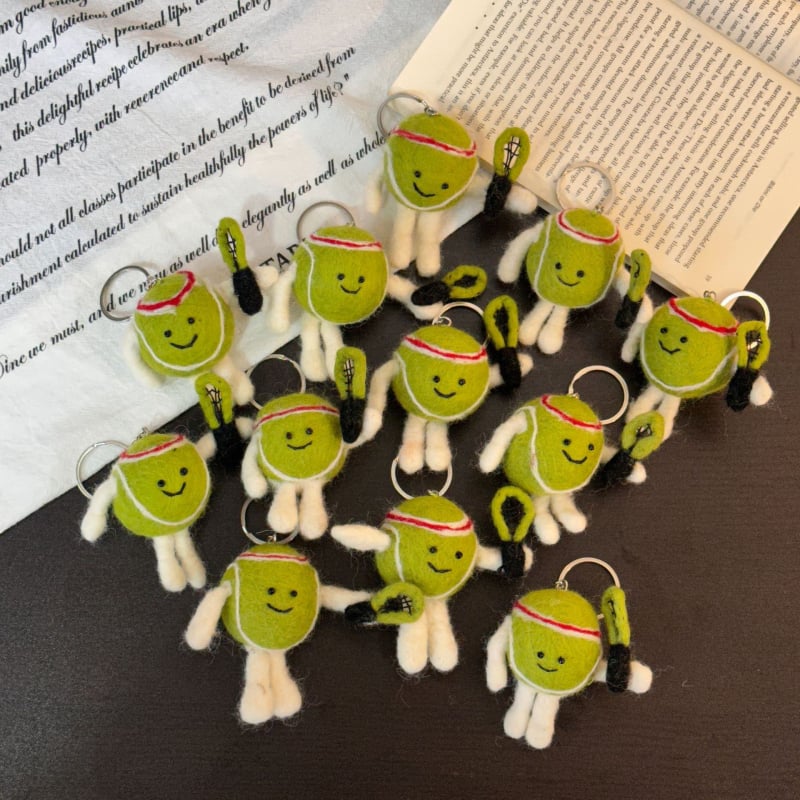 Тенис кукла — висулка за ключодържател от филцована вълна, ръчна изработка, модел тенис, прост стил за чанти
