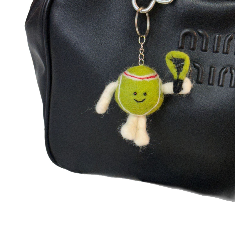 Тенис кукла — висулка за ключодържател от филцована вълна, ръчна изработка, модел тенис, прост стил за чанти