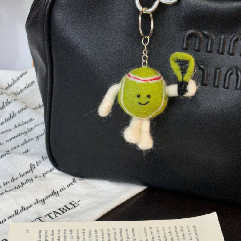 Тенис кукла — висулка за ключодържател от филцована вълна, ръчна изработка, модел тенис, прост стил за чанти